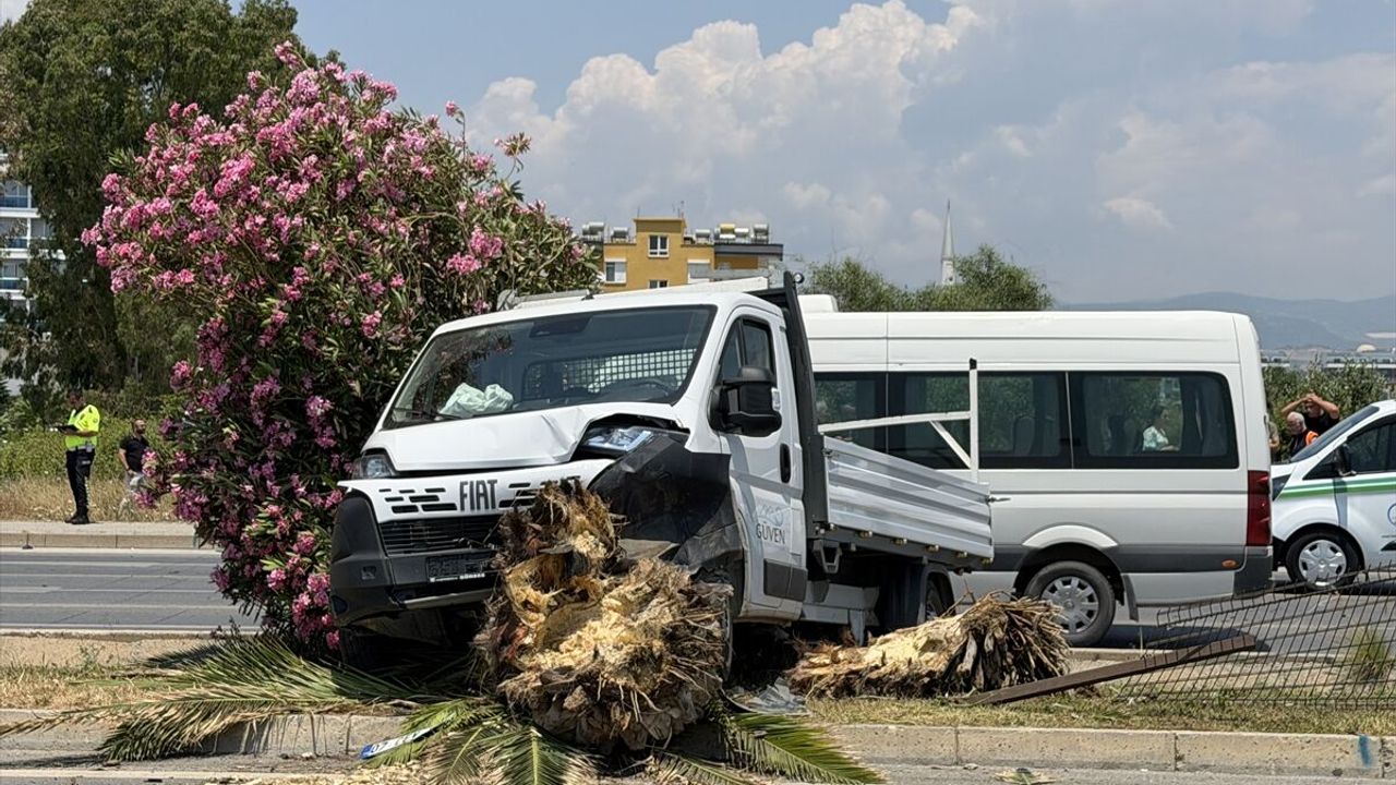 Antalya'da kamyonetle çarpışan motosikletin sürücü