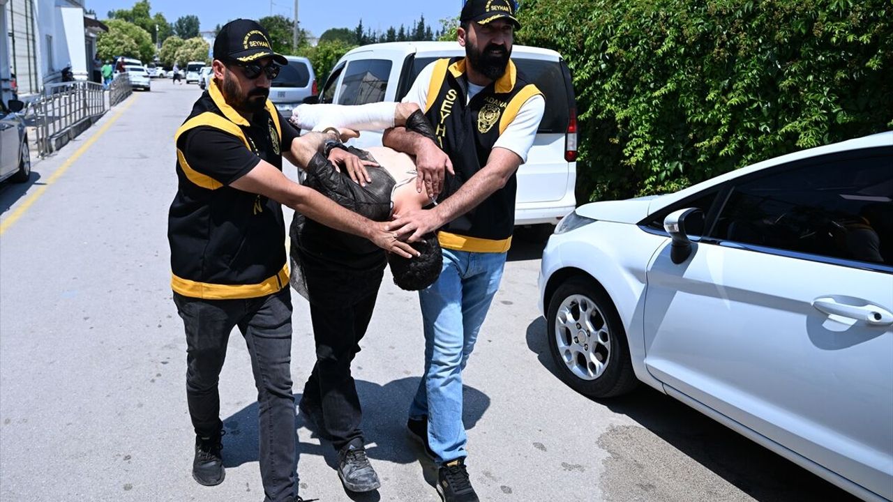 Adana'da yolda yürüyen kadını bıçaklayan zanlı tutuklandı