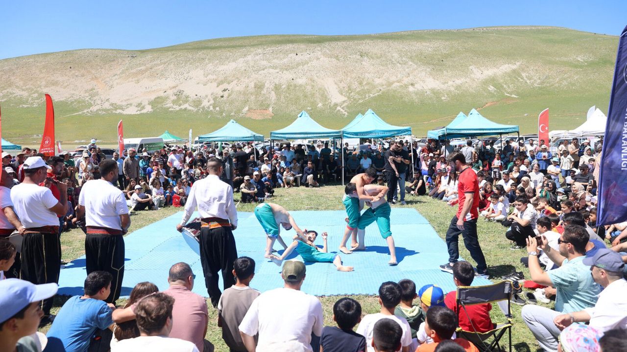 Karagöl’de “Gençlik ve Aile” Buluşması; Doğayla İç İçe Unutu