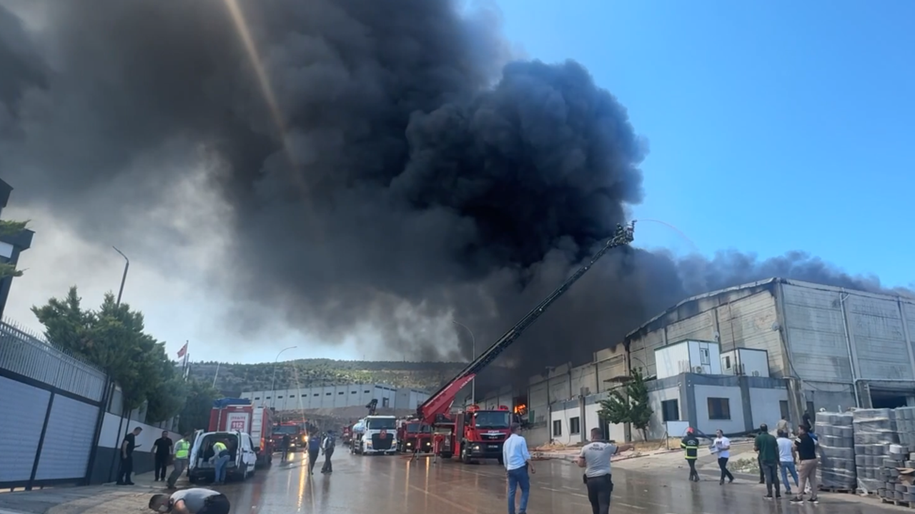 Gaziantep'te tekstil fabrikasında yangın çıktı
