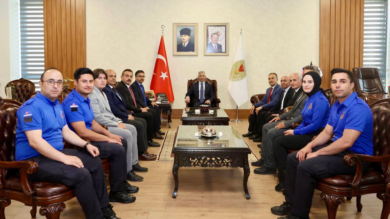 Vali Ünlüer’den Ceza İnfaz Personeline Ziyaret