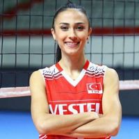 Simge Şebnem Aköz Kimdir? Simge Şebnem kaç yaşında?