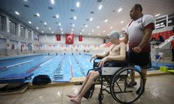 Protezli öğretmenin yetiştirdiği engelli sporcular, yüzmede 42 madalya kazandı