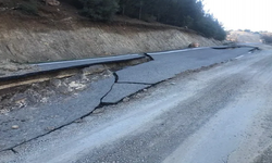 Türkoğlu ilçesinde deprem nedeniyle yarıklar oluştu