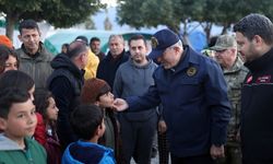 Bakan Akar, Arsuz'daki çadır kenti ziyaret etti