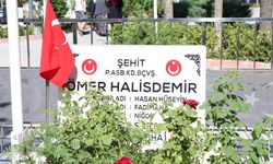 Ömer Halisdemir'in Kabri Ziyaret Ediliyor