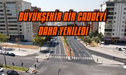 Büyükşehir bir caddeyi daha yeniledi