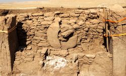 Göbeklitepe'de 'ilk boyalı heykel' bulundu