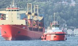 Arızalanan yük gemisi 11 saatte Ahırkapı'ya çekildi
