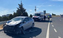 Ters yöne giren otomobil minibüsle kafa kafaya çarpıştı: 5 yaralı