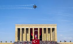 SOLOTÜRK'ten Anıtkabir üzerinde Cumhuriyet'in 100. yıl dönümüne özel uçuş gösterisi