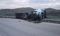 Samsun-Ankara kara yolu benzin tankerinin devrilmesi nedeniyle ulaşıma kapandı