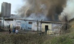 Tuzla'da seramik deposunda yangın çıktı