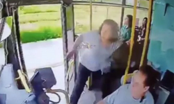 Adana'da bir kadın, kapısı açık seyreden otobüsten düştü