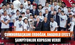 Cumhurbaşkanı Erdoğan, Anadolu Efes'e Şampiyonluk Kupasını Verdi