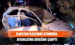 Elbistan İlçesinde Otomobil Aydınlatma Direğine Çarptı