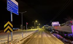 Kar yağışı nedeniyle kapanan Göksun-Kayseri kara yolu ulaşıma açıldı