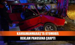 Kahramanmaraş'ta otomobil reklam panosuna çarptı