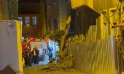 2 katlı bina çöktü! Depremde hasar almıştı!