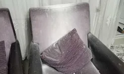 Miras kalan evden kardeşini çıkarmak için hiltiyle tavanı deldi