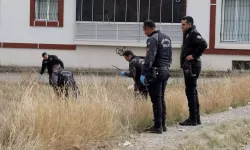 Boş Arazide Battaniyeye Sarılı Halde Bulundu: 3 Aylık Bebek Terk Edildi!