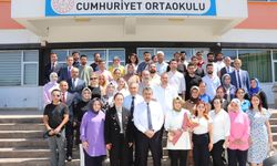 Millî Eğitim Bakanı Yusuf Tekin, Cumhuriyet Ortaokulunu ziyaret etti!