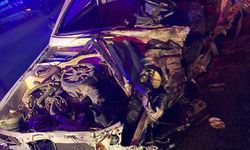 Elbistan’da Trafik Kazası: Kamyonetle Çarpışan Otomobil Hurdaya Döndü!