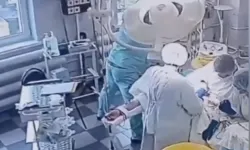 Rusya'da doktorlar 8.8'lik depreme rağmen ameliyatı tamamladı