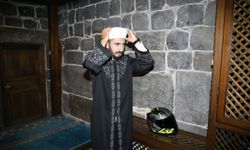 Diyarbakır'ın sıra dışı müezzini yarış motosikletiyle ilgi odağı oldu