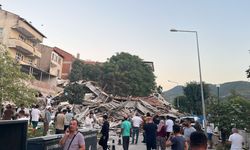 Balıkesir Sındırgı'da bir bina yıkıldı!