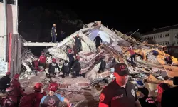 Balıkesir Depreminde 1 Kişi Hayatını Kaybetti, 4 Kişi Sağ Kurtarıldı