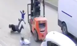 Ters yönde giden forklift baba ve çocuklarına çarptı