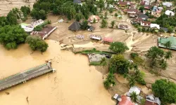 Endonezya'da şiddetli yağışlar 248 can aldı!