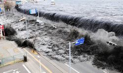 Japonya’da 6,8 büyüklüğünde deprem ve tsunami paniği!