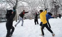 Beklenen kar geldi! Yoğun yağış çarşambaya kadar sürecek!