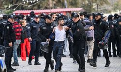 Adana'da kaçak yapı yıkımında ortalık savaş alanına döndü!