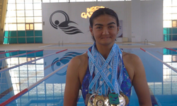 Su korkusunu yenen engelli Fatma, yüzmede 48 madalya kazandı