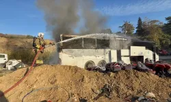 Hatay'da tamirhanedeki otobüste çıkan yangın söndürüldü