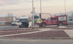 Afyonkarahisar’da öğrenci servisi kazası: 14 yaralı