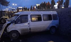 Sinop'ta işçi servisiyle otomobil çarpıştı: 1 ölü 10 yaralı
