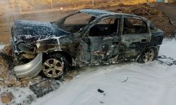 Kahramanmaraş’ta seyir halindeki otomobil alev alev yandı!