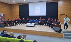 Onikişubat Belediyespor’un voleybolcuları öğrencilerle buluştu