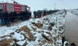 Şanlıurfa'da sulama kanalına düşen otomobilin sürücüsünü arama çalışmaları sürüyor