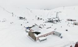 Akdeniz’in Kayak Merkezi Yedikuyular’a Yoğun İlgi Sürüyor