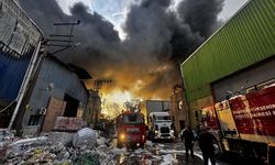 Mersin'de geri dönüşüm fabrikasında yangın paniği!