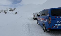 Düşen çığdan son anda kurtuldular!