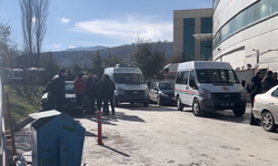 Öğrenci servisi ile otomobilin çarpıştığı kazada 4 kişi yaralandı, 1 kişi öldü