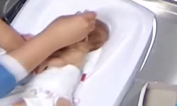 Kahramanmaraş’ta bir bebeğe, görevli hemşirenin uyguladığı şiddet görüntüsü ortaya çıktı.