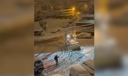 Kahramanmaraş'ta bir aile yollar kapanınca misafirliğe iş makinesiyle gitti