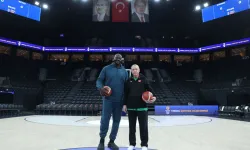 Cumhurbaşkanı Erdoğan, eski NBA oyuncusu Shaquille O'Neal ile basketbol oynadı